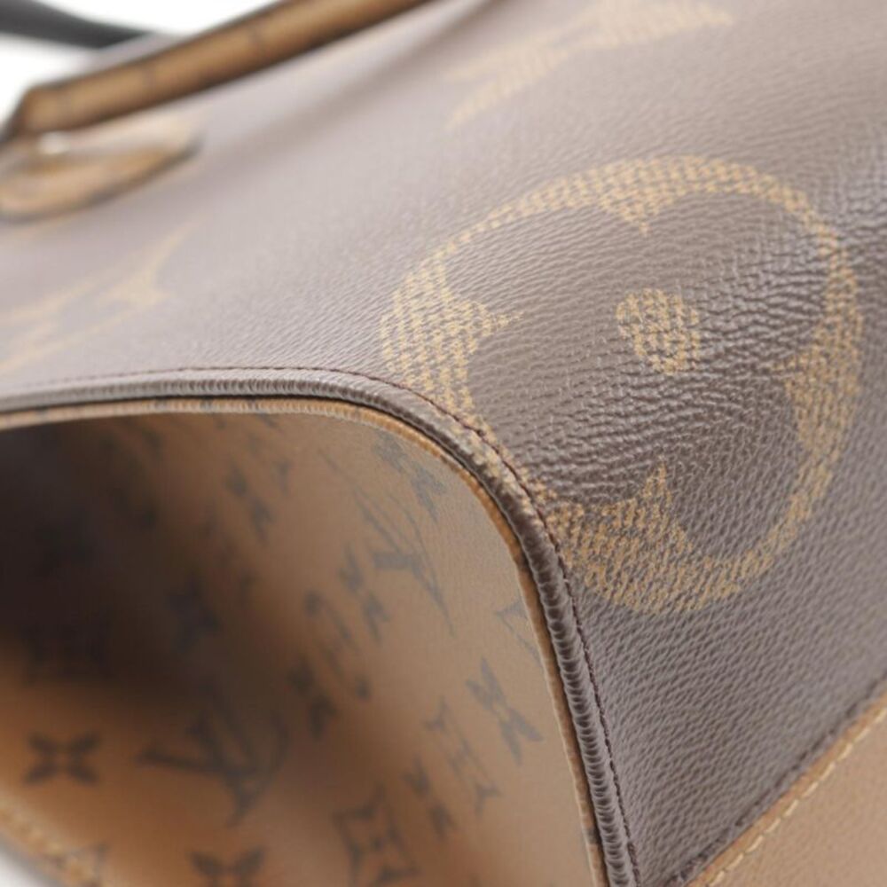 Louis Vuitton OnTheGo MM Monogram Leather Tote Bag - Picture 5 of 6